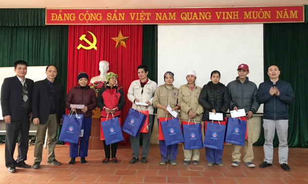 Công đoàn Tổng công ty Viglacera – CTCP chăm lo Tết cho người lao động